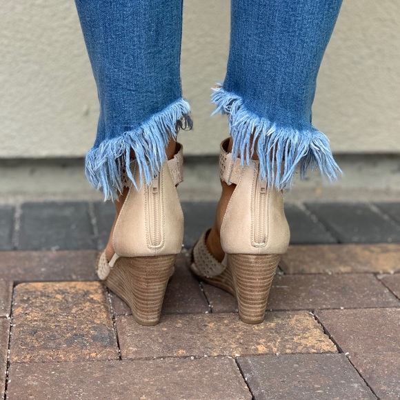 Distressed Cream Cut Out Details Wedge Sandal - Picture 7 of 8